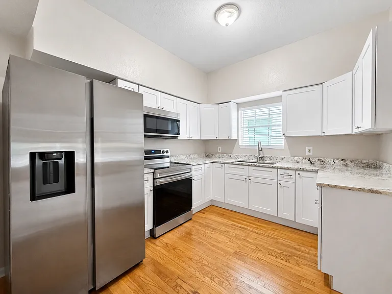 2124 W Chestnut St #1 — Photo 7