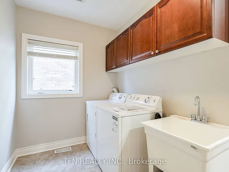 1648 Pennel Dr #UPPER — Photo 24