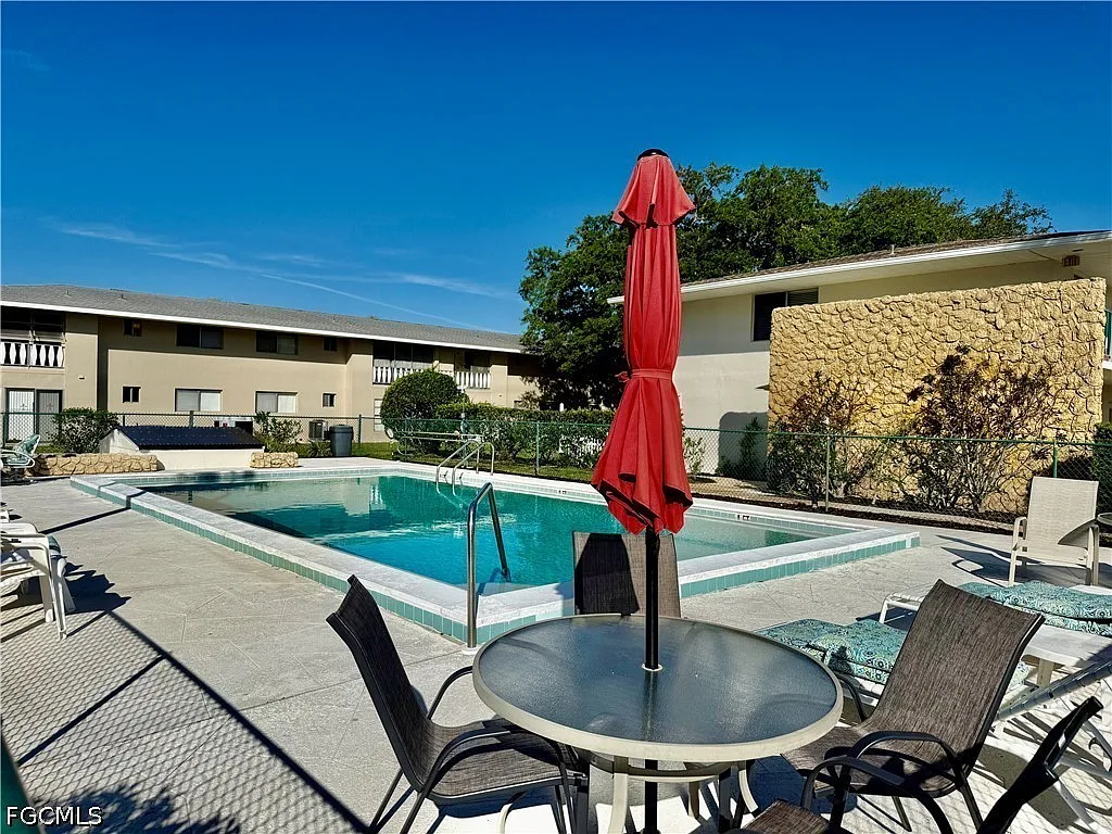 2 bed, 2.0 bath, 804 sqft, $1,150 — Photo 2