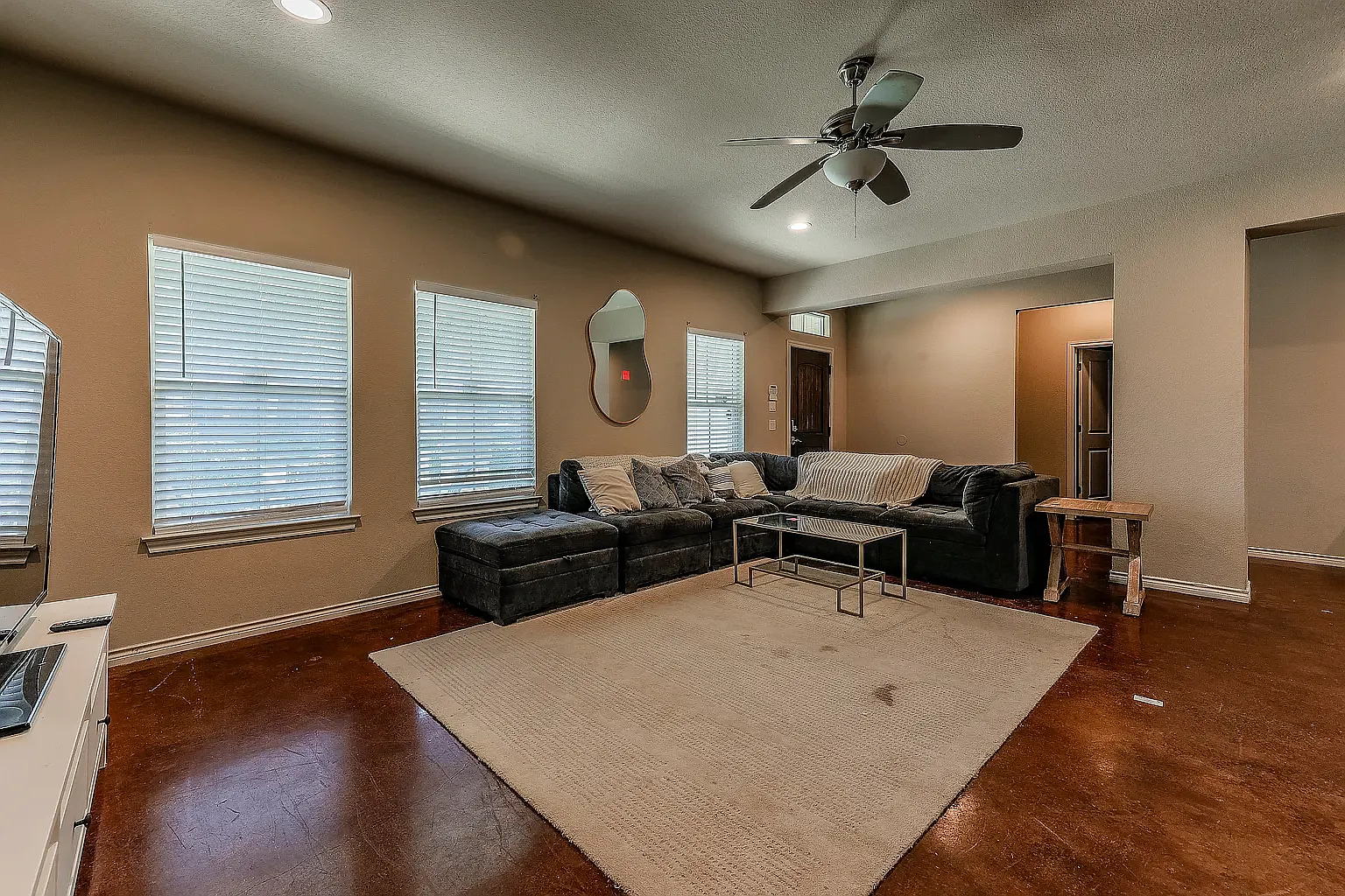 6 bed, 3450 sqft, $8,600 — Photo 3