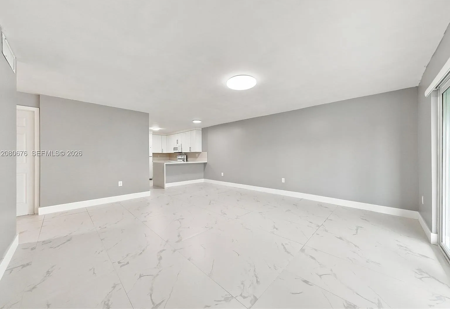Lake & Tennis Villas Ph 1 — Photo 3