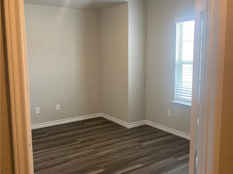 1110 Kennesaw Dr — Photo 2