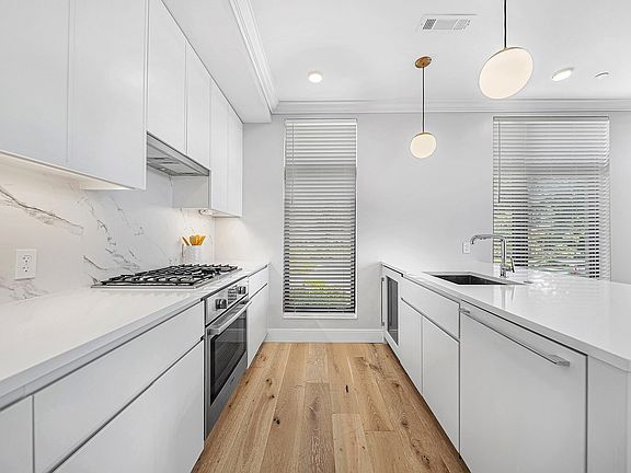 3rd image of 191 Washington St #318