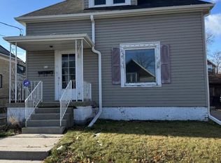 918 S 19th St, Manitowoc, WI 54220