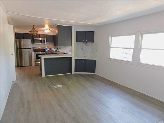 4th image of 525-136 Riverleigh Ave #136