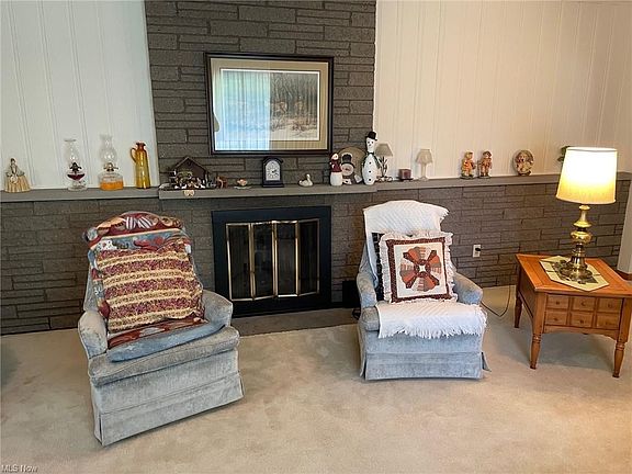 5th image of 25 Meadowcrest Dr
