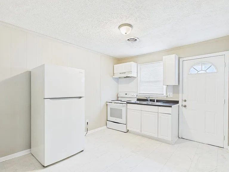838 S Jones St #B — Photo 5