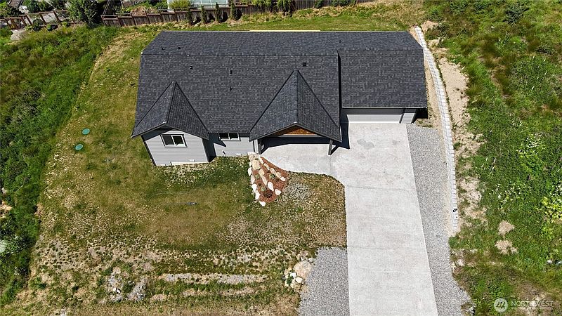 3rd image of 4817 Lawrence Avenue