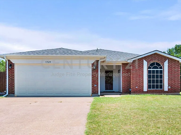 1529 Bluewater Dr — Photo 1