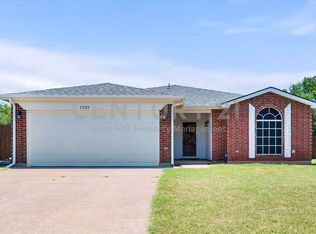 1529 Bluewater Dr, Cleburne, TX 76033