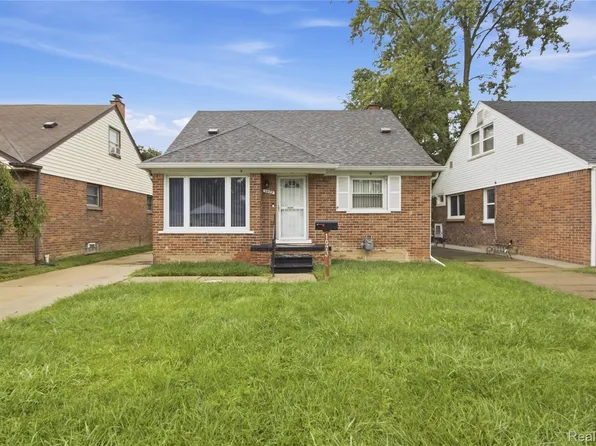 1073 Eastwood St, Inkster, MI 48141