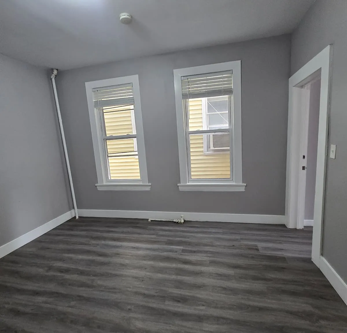 4 bed, $2,600 — Photo 1