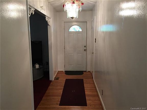 3rd image of 1025 Kensington Ave