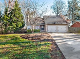 52 Wildwood Cir, Fletcher, NC 28732