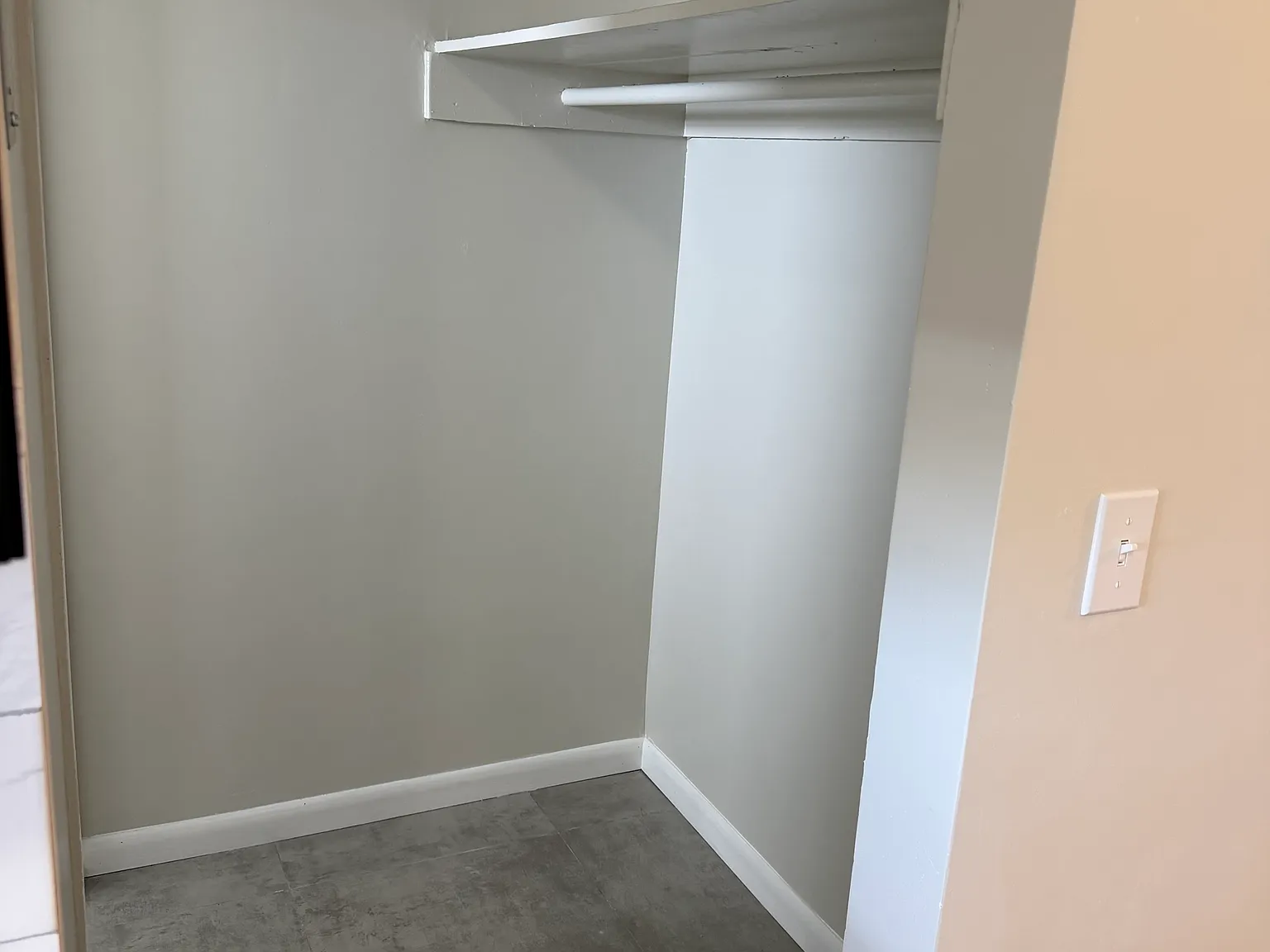 Studio, 500 sqft, $1,690 — Photo 3