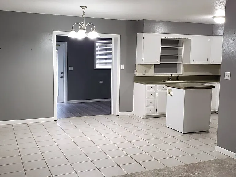 2302 Hutchinson Ave — Photo 5