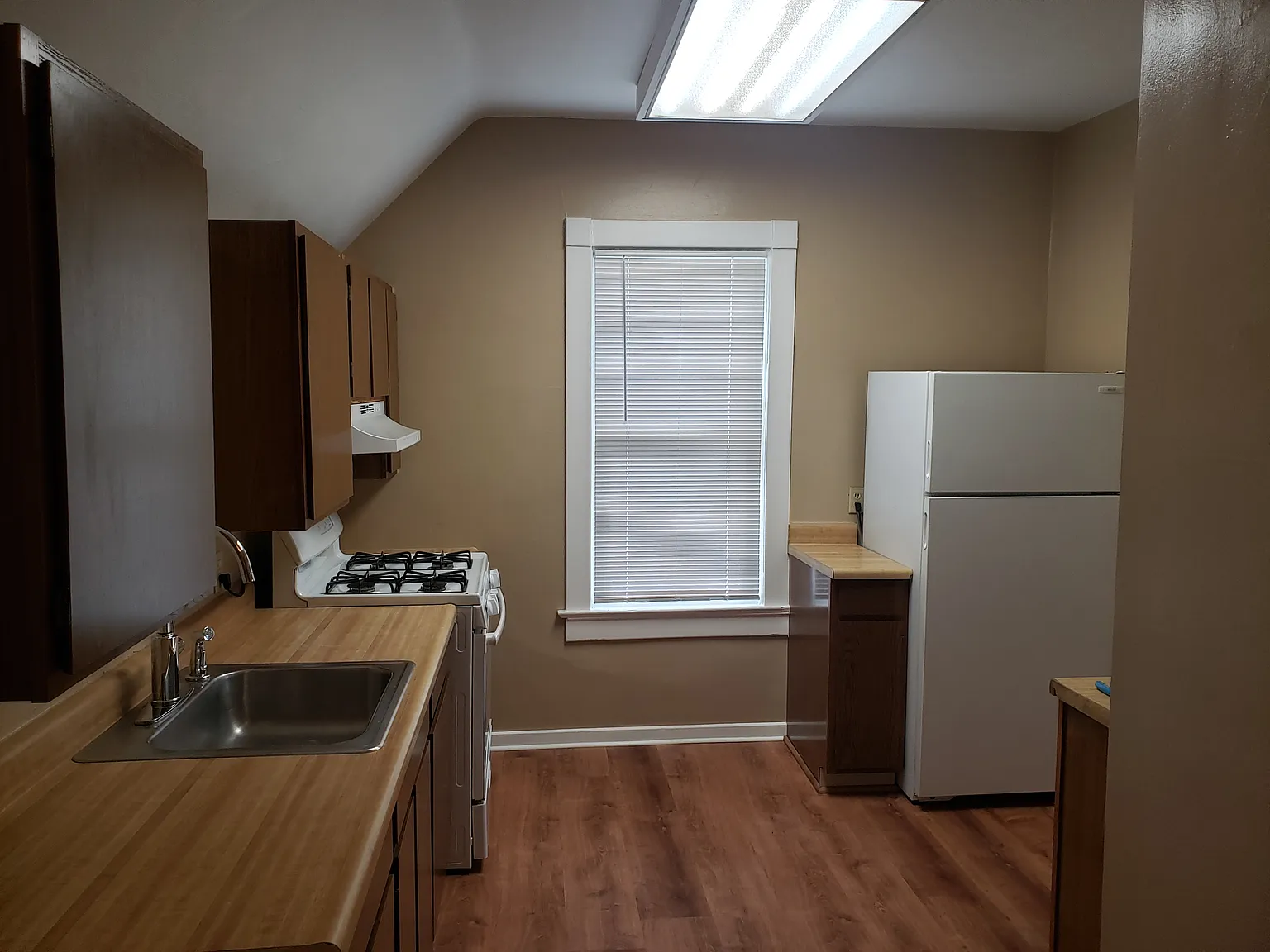 1 bed, 1100 sqft, $1,295 — Photo 3