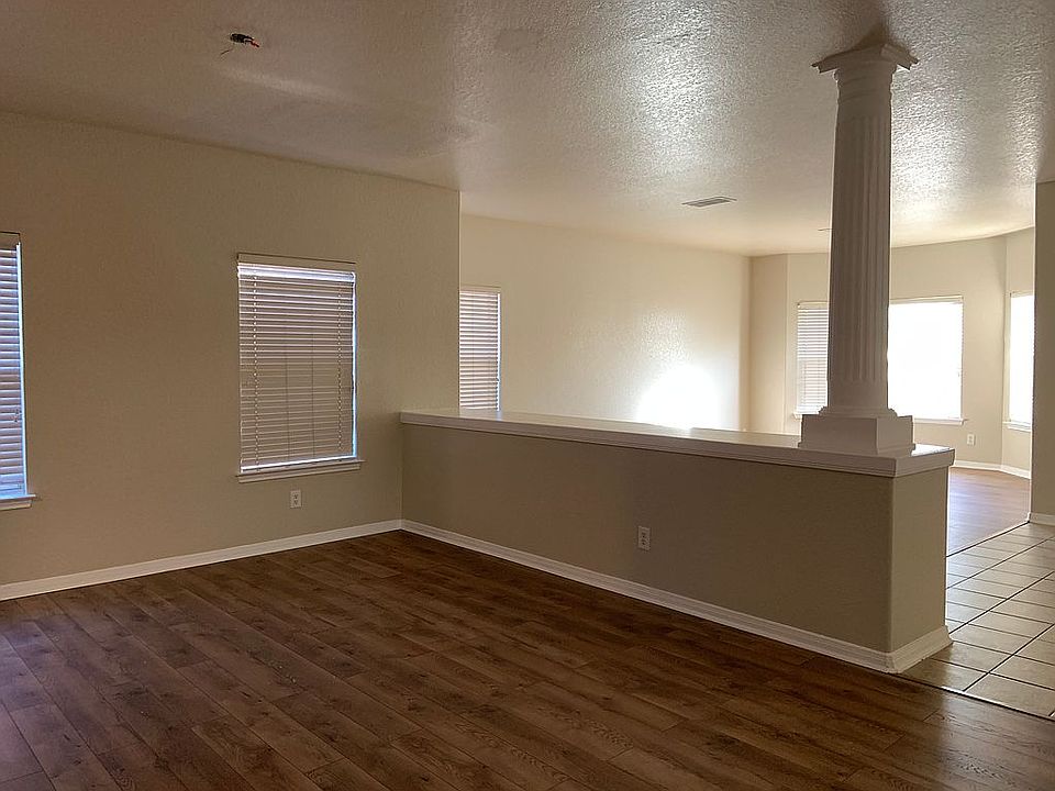 1st image of 839 Quitman Oak