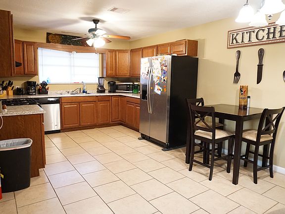 3rd image of 213 Avenue G