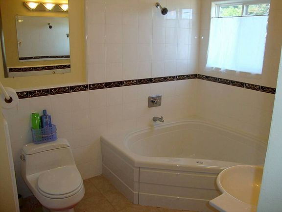 4th image of 2218 Derry Way