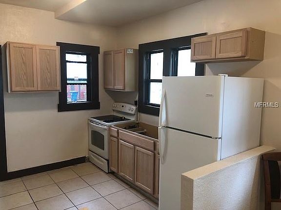4th image of 215 E Columbia Ave