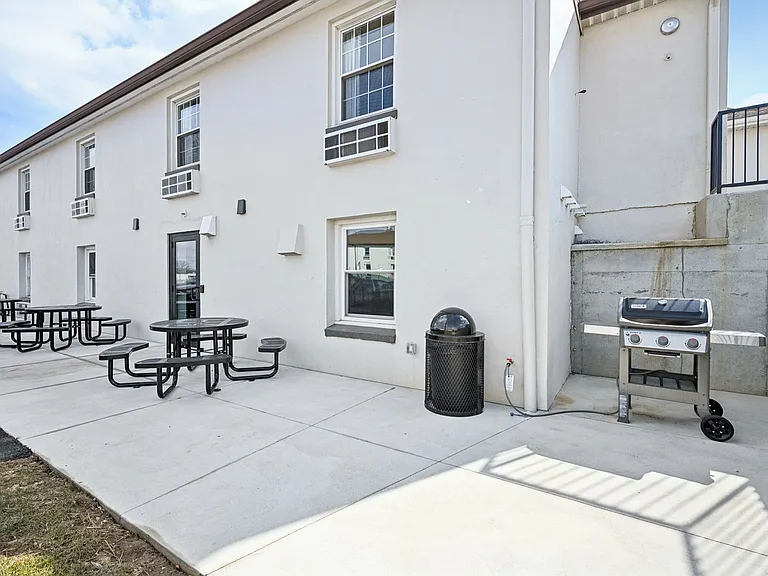 25-web-or-mls-Spring St-926