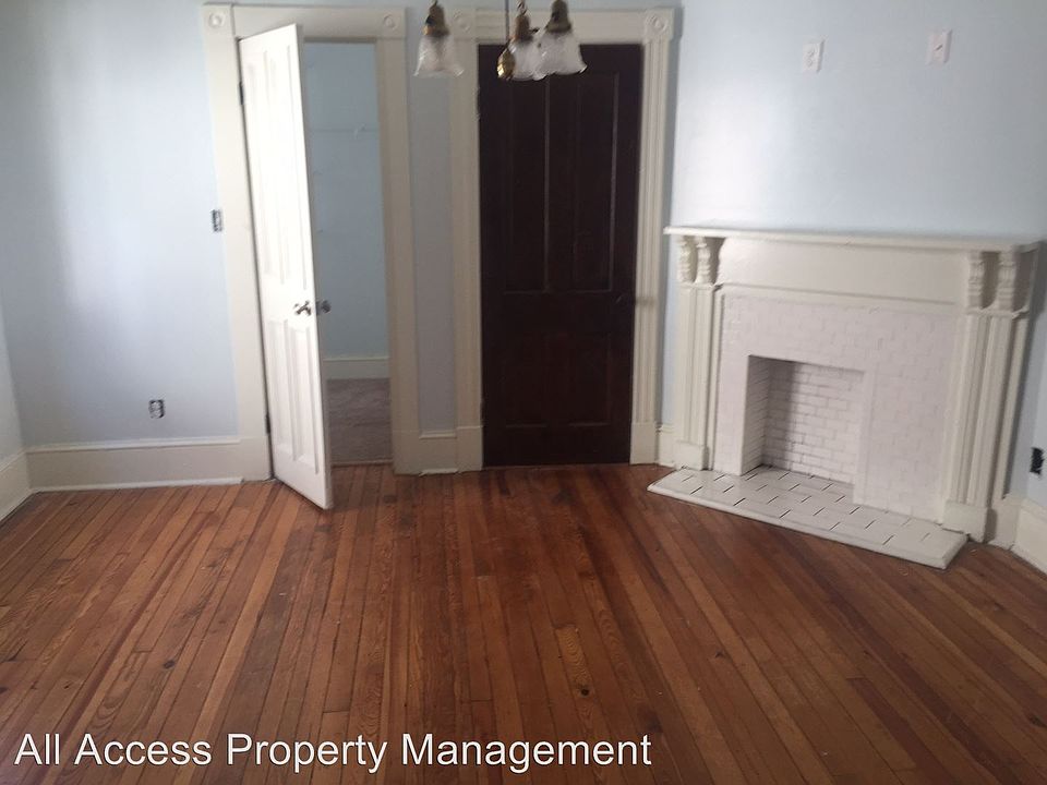 2nd image of 1016 Crawford Pkwy