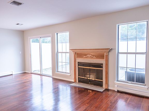 2nd image of 3 Hancock Ct