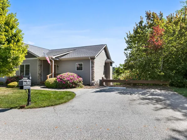 151 Red Hawk Knl, Lake Lure, NC 28746