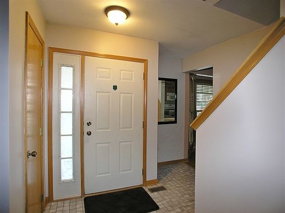 3rd image of 10051 Cambridge Dr