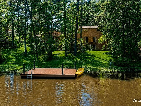 5th image of 8 Canterbury Dr