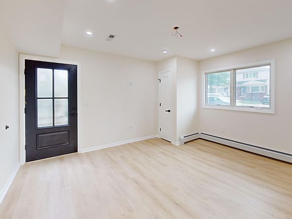 3rd image of 509 Winchester Ave