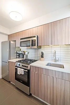 Rented by Safdie Realty Group | media 17