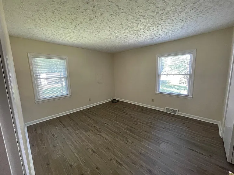 4710 Shepherdsville Rd — Photo 8