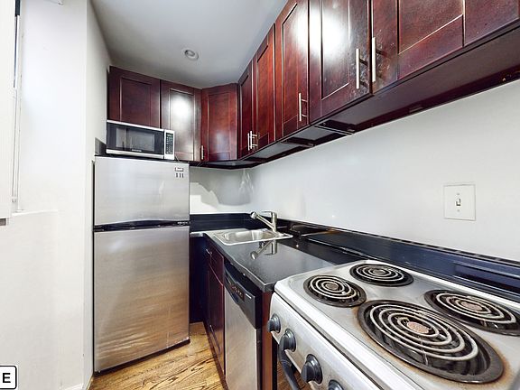 3rd image of 159 E 92nd St APT 11