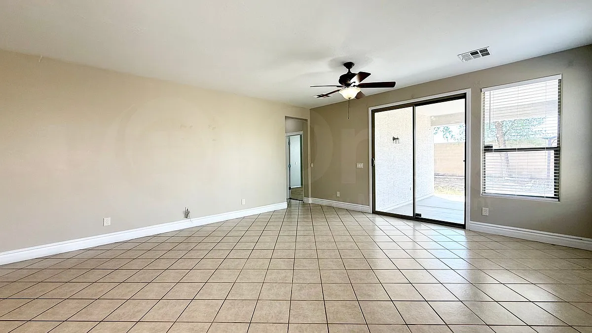 4 bed, 3.0 bath, 1987 sqft, $2,249 — Photo 4