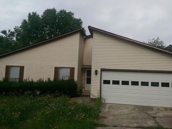 3rd image of 9415 Wood Knoll Way
