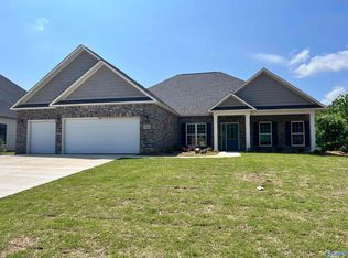 104 Tara Dr, Huntsville, AL 35811