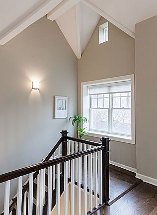 3rd image of 618 W Oakdale Ave