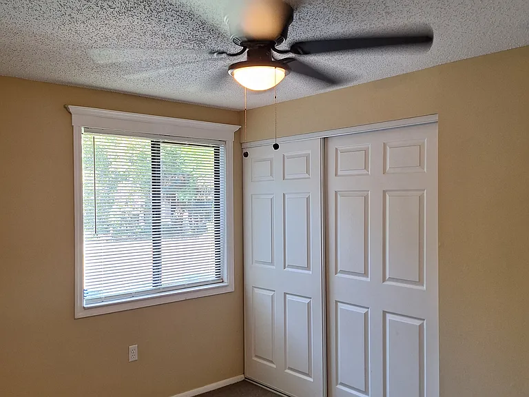 1429 Pulaski St — Photo 8