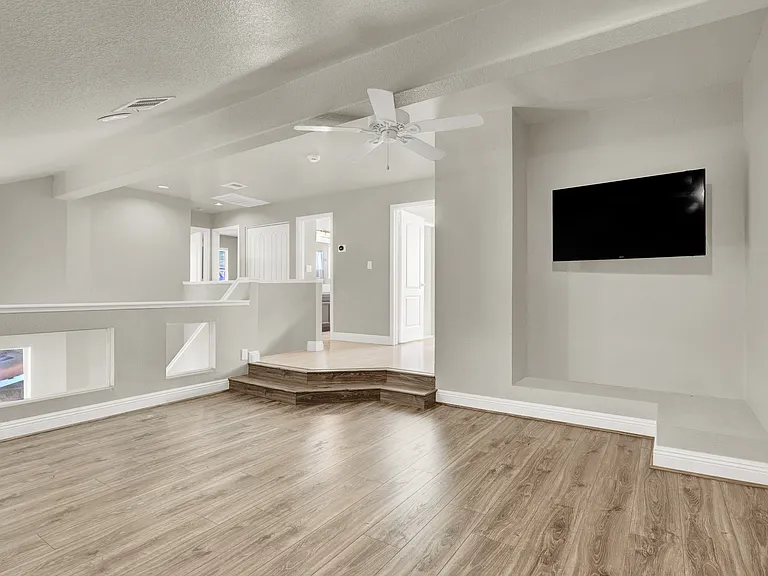 133 Serenade Ct — Photo 15