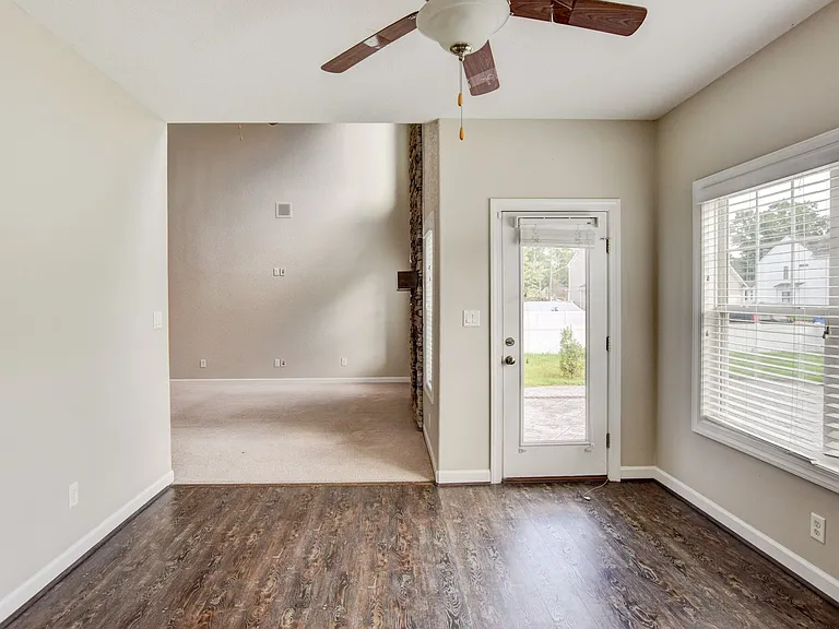 813 Evelyn Way — Photo 7