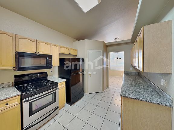 4th image of 8340 Spruce Meadows Ave