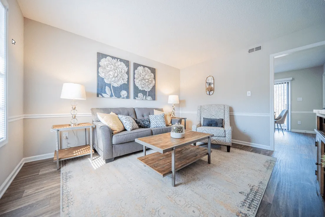 Willow Creek Apartments — Photo 4