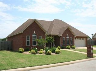 202 Billy Davis Dr, Searcy, AR 72143