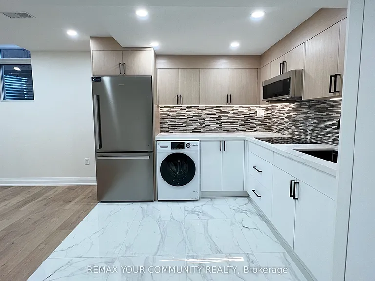 24 Foxhill Dr #LOWER — Photo 4