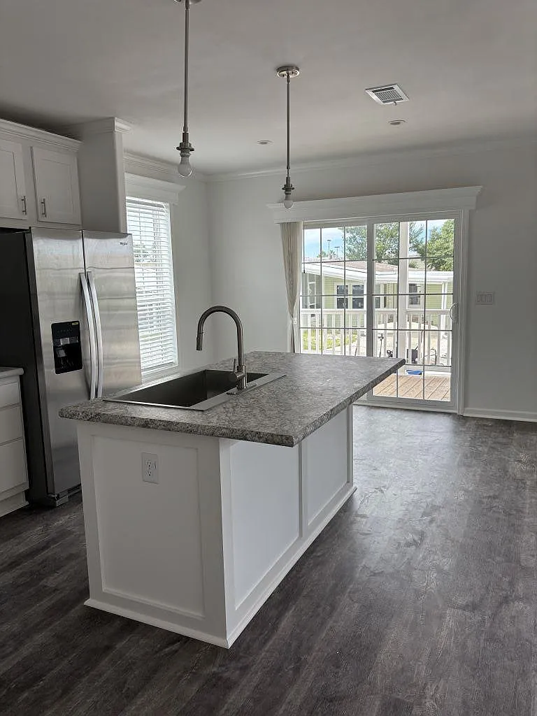 24300 Airport Rd — Photo 4