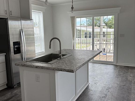 4th image of 24300 Airport Rd #111