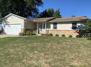 1302 Dianne Dr, Bloomington, IL