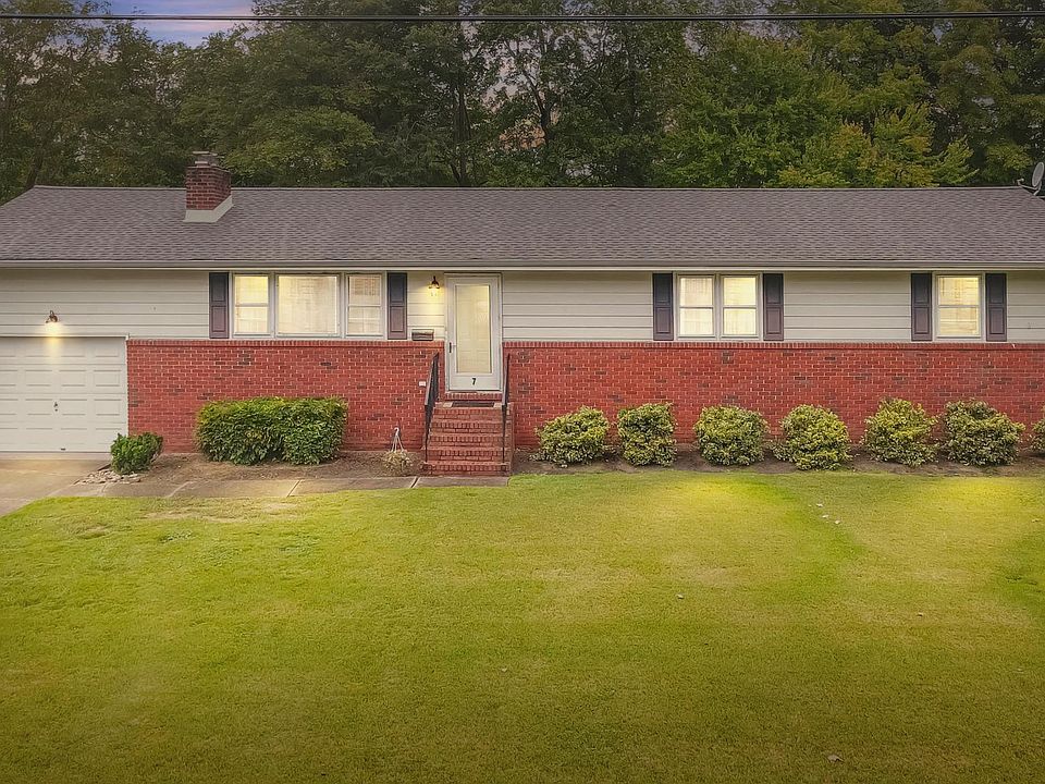 1st image of 7 Nicholas Dr